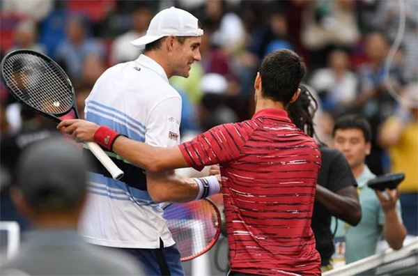 Novak Djokovic lại bị đau tay