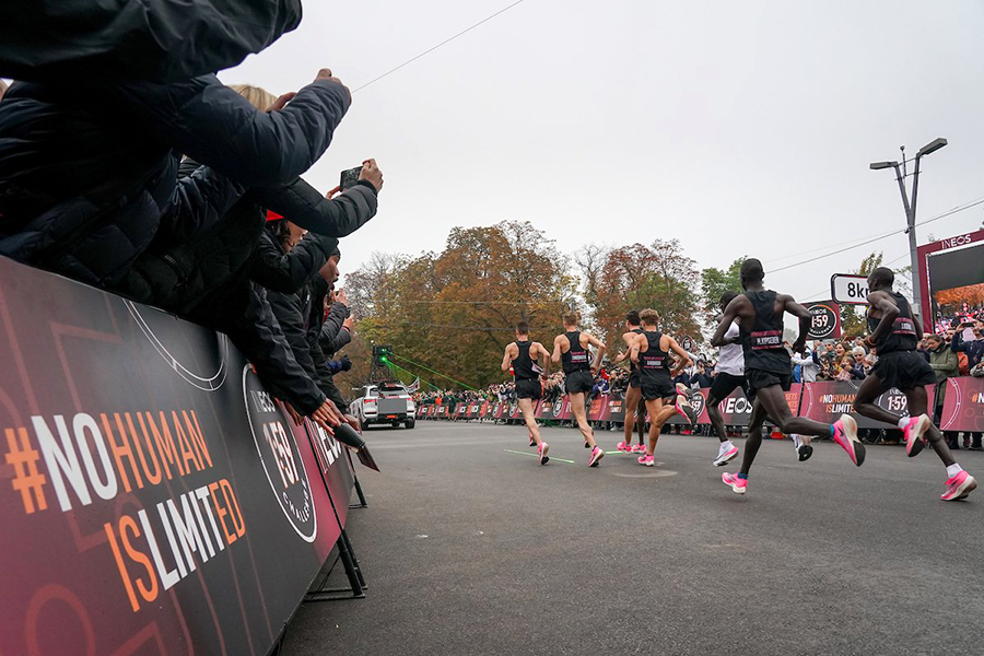 Chùm ảnh siêu ấn tượng Eliud Kipchoge chinh phục Thử thách chạy marathon dưới 2 giờ