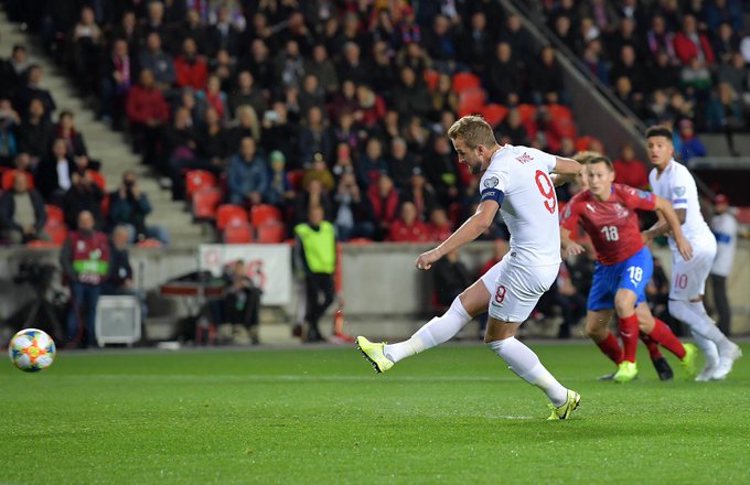 Kane ghi ít hơn Mane 16 bàn và nỗi lo của đội tuyển Anh