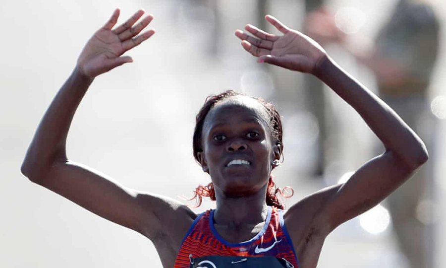 Nữ VĐV Kenya 25 tuổi phá kỷ lục thế giới marathon tồn tại 16 năm