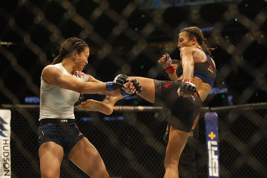UFC Fight Night 161: Joanna Jedrzejczyk chiến thắng tuyệt đối Michelle Waterson
