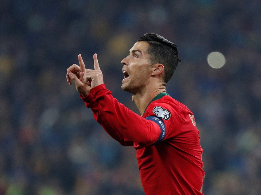 Ronaldo ghi bàn thứ 700 nhưng cần làm gì để Bồ Đào Nha không bị loại?