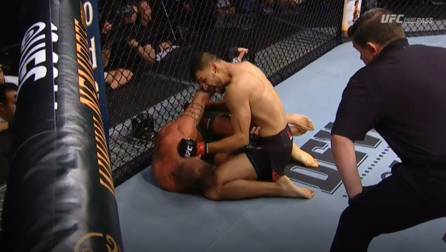 KẾT QUẢ UFC: Dominick Reyes với cú KO tuyệt đỉnh lên Chris Weidman