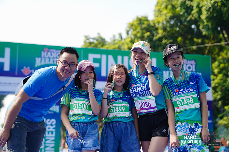 Những khoảnh khắc về đích ấn tượng của VPBank Hanoi Marathon 2019