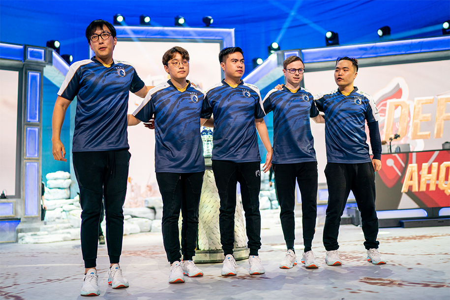 Doublelift bảo vệ đồng đội sau thất bại của Team Liquid và LCS ở CKTG