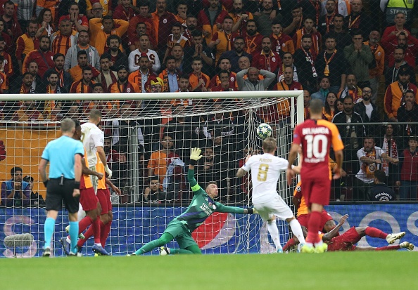 Real Madrid thắng Galatasaray với hàng công tệ khó tin
