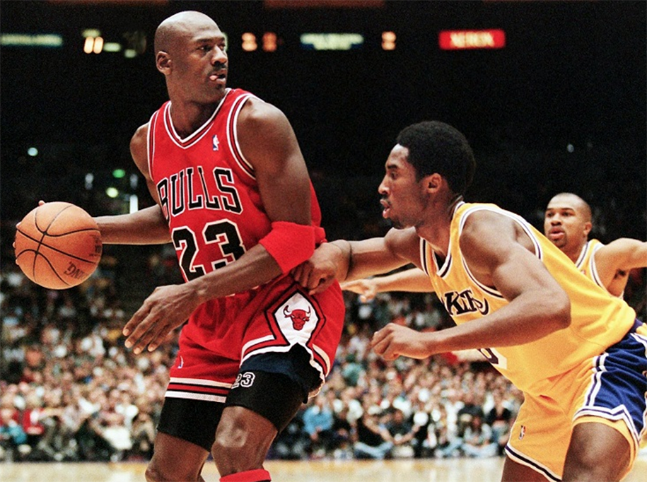 Bị Michael Jordan “chê chưa đủ trình” làm huyền thoại, Stephen Curry đáp lại ra sao?