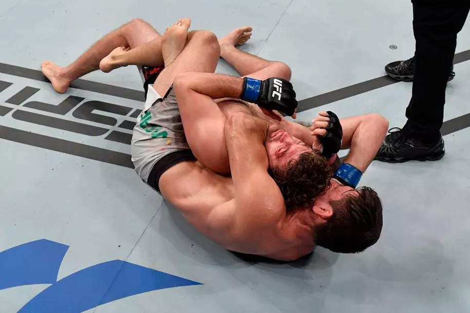 KẾT QUẢ UFC: Demian Maia thắng Ben Askren với đòn khóa cổ sau ngoạn mục