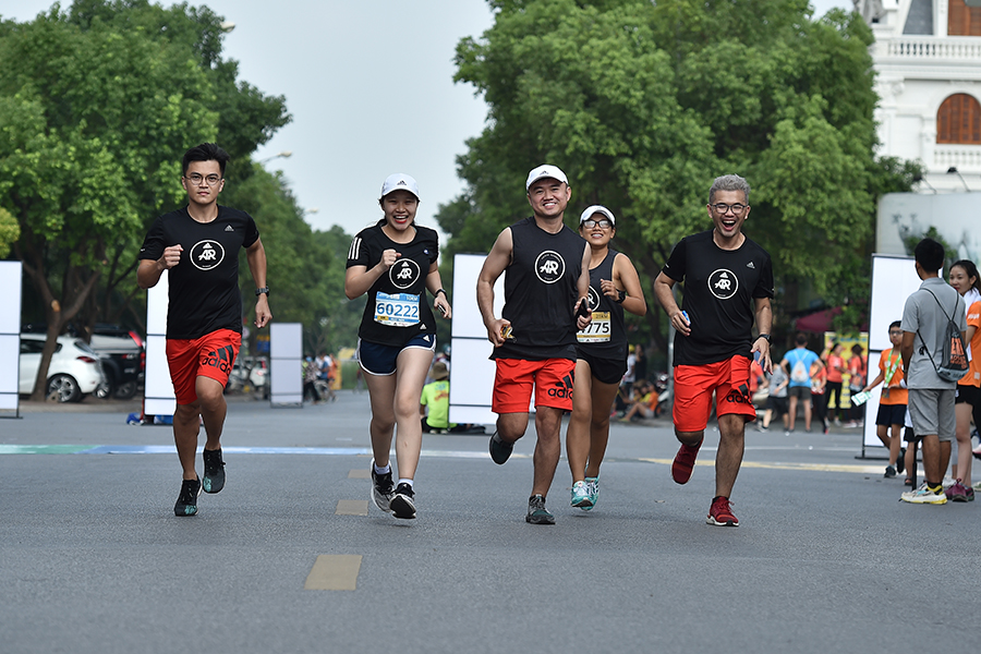 “Gà nòi” của AR Saigon đăng quang đầy ấn tượng tại Longbien Marathon 2019