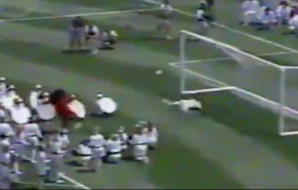 Tiền đạo Man City lặp lại quả penalty thảm họa của… ca sĩ Diana Ross
