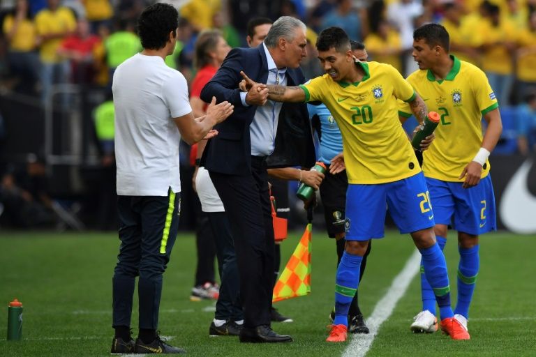 Tuyển Brazil tìm chỗ cho Firmino để kết thúc chuỗi trận không thắng