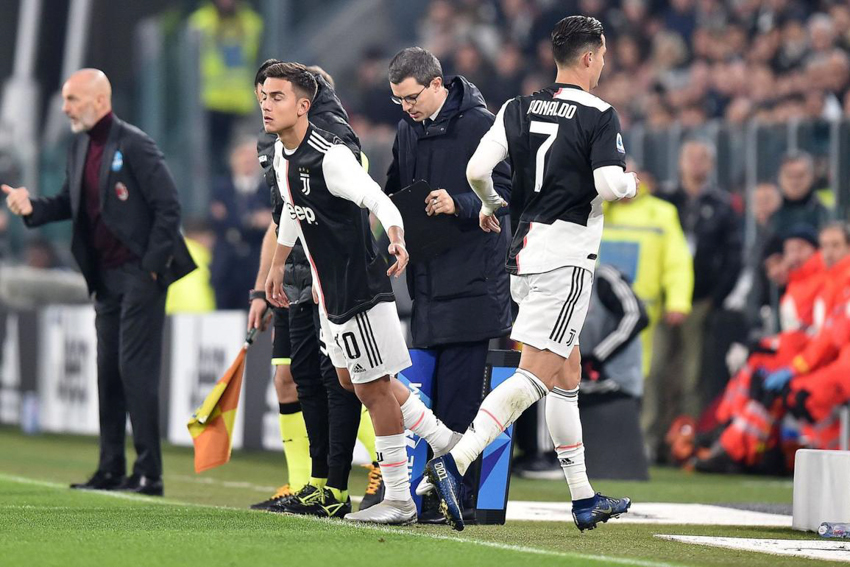 Ronaldo lặp lại tình trạng đau khổ của Hazard với Sarri ở mùa trước
