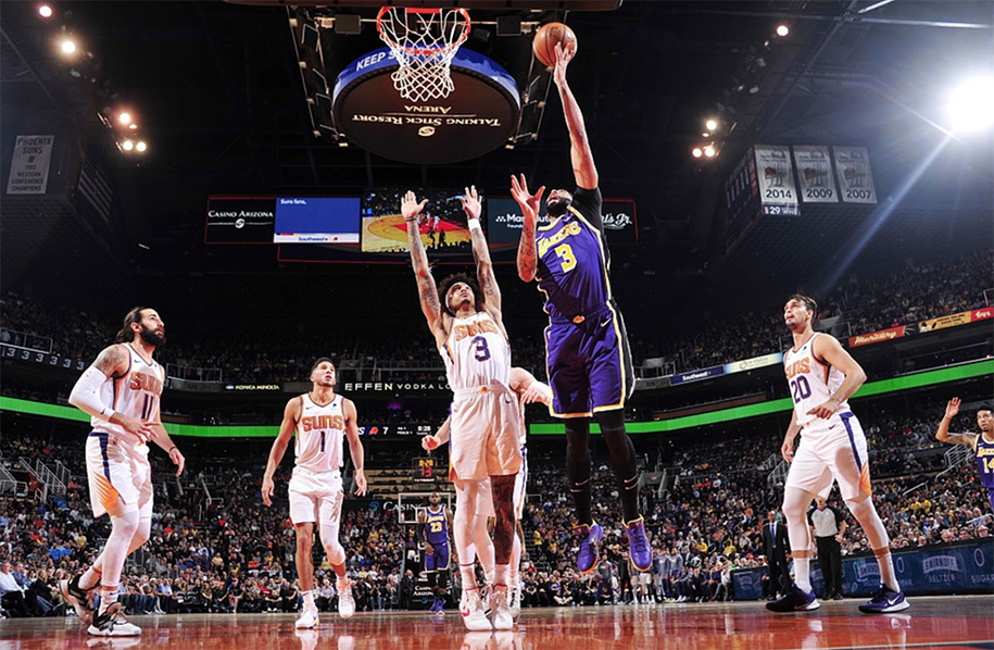 Kyle Kuzma ném clutch, LA Lakers vượt qua ngựa ô Phoenix Suns