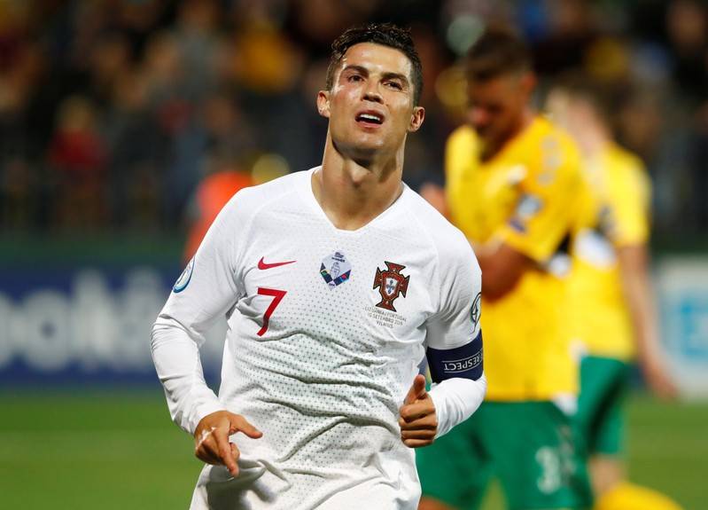 Ronaldo có thể cán mốc kỳ vĩ 100 bàn cho Bồ Đào Nha ngay tháng 11