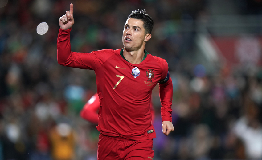 Ronaldo hay Messi có nhiều hat-trick hơn trong sự nghiệp?