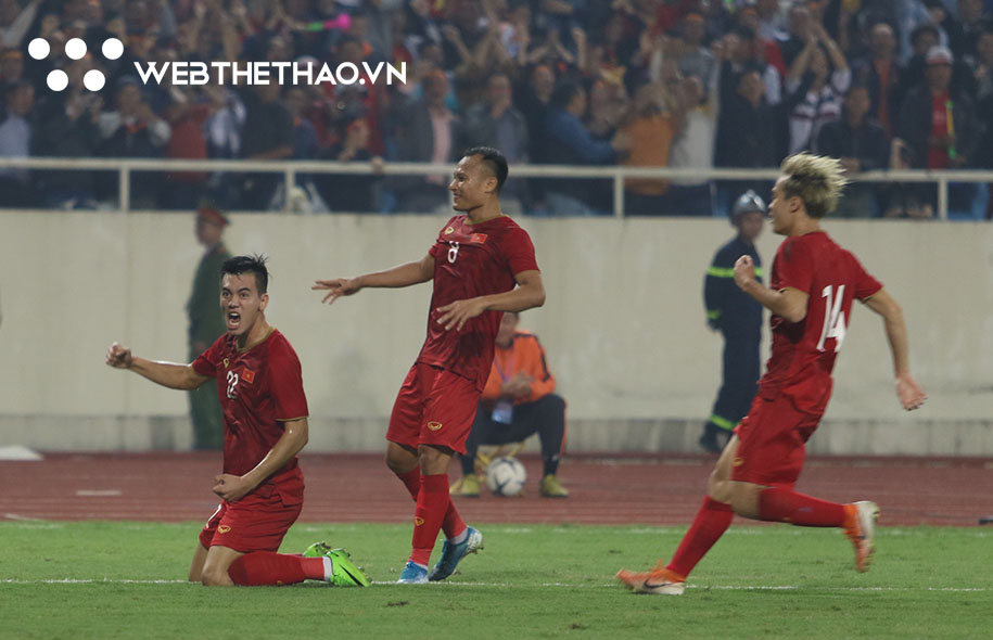 Dư âm Việt Nam vs UAE: Thầy Park giành chiến thắng khi bóng còn chưa lăn!