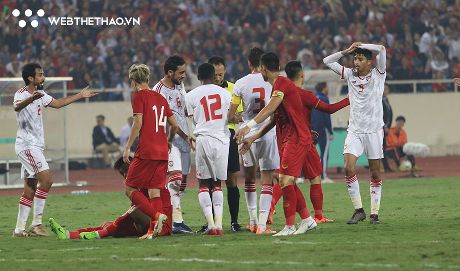 Dư âm Việt Nam vs UAE: Thầy Park giành chiến thắng khi bóng còn chưa lăn!
