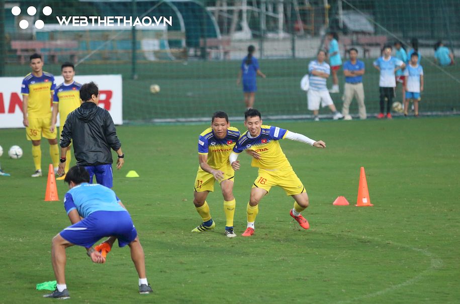ĐT Việt Nam tăng cường rèn khả năng va chạm trước trận gặp Thái Lan
