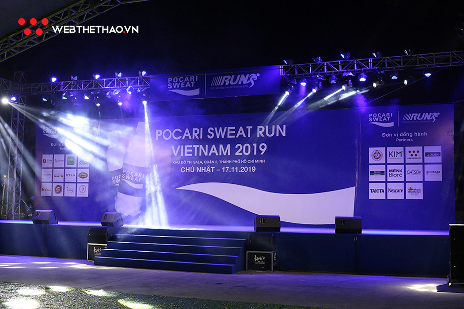 Hàng nghìn VĐV xuất phát trong đêm tại Pocari Sweat Run Việt Nam 2019