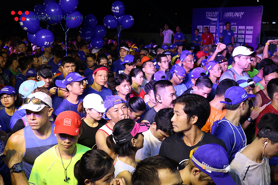 Hàng nghìn VĐV xuất phát trong đêm tại Pocari Sweat Run Việt Nam 2019