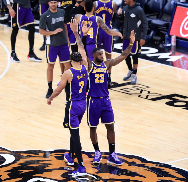 Los Angeles Lakers thoát hiểm tại Memphis, thắng trận thứ 7 liên tiếp
