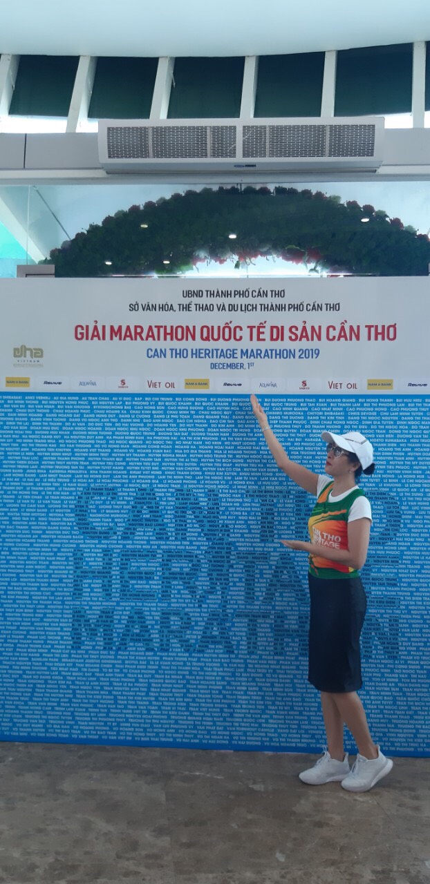 Vận động viên nô nức nhận Race kit tại Marathon Di sản Cần Thơ 2019