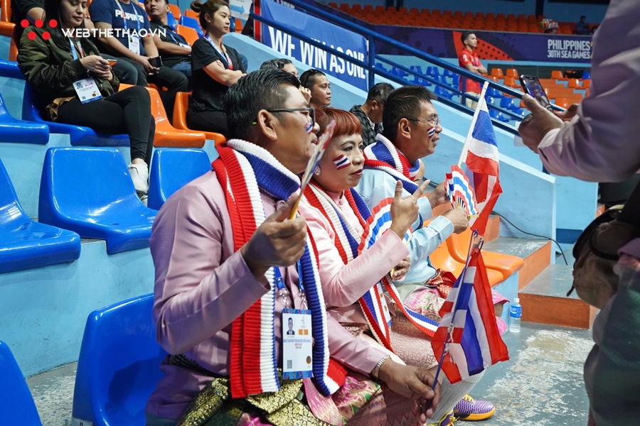 CĐV mở hội tại sân bóng rổ, Thái Lan tạo cơn địa chấn trước Philippines