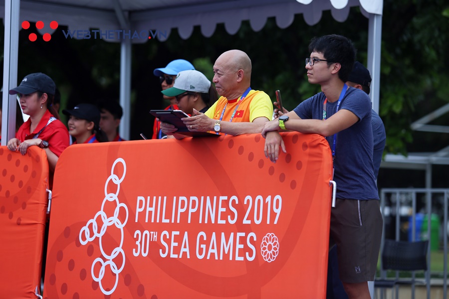 Lãnh đội Dương Đức Thủy rớt nước mắt khi Phương Trinh giành HCĐ SEA Games 30 lịch sử