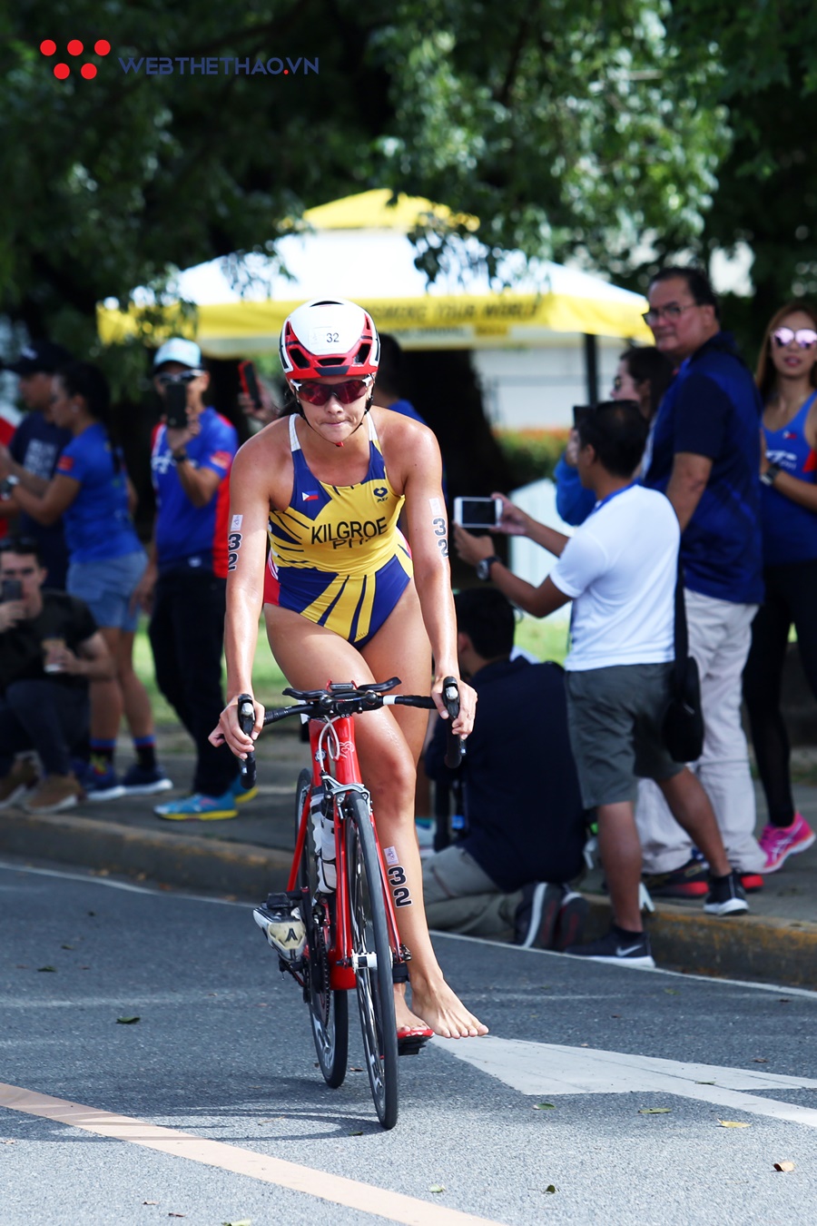 Người mẫu Philippines “xé toang” đường đua triathlon SEA Games 30 bằng vẻ đẹp nóng bỏng