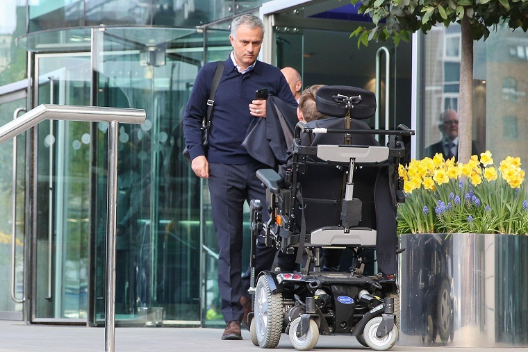 Mourinho bất ngờ chọn khách sạn bình dân khi trở lại đụng độ MU