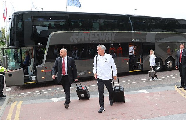 Mourinho bất ngờ chọn khách sạn bình dân khi trở lại đụng độ MU