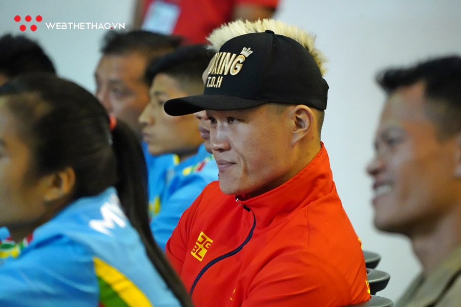Trương Đình Hoàng và Nguyễn Văn Hải xuất hiện cực ngầu cổ vũ đồng đội ở ngày ĐT Boxing xuất trận SEA Games 30