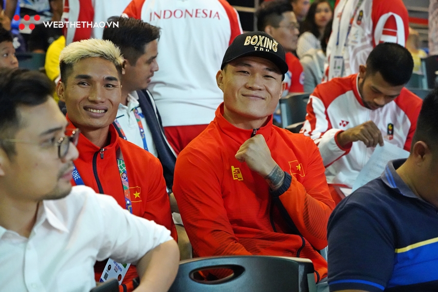 Trương Đình Hoàng và Nguyễn Văn Hải xuất hiện cực ngầu cổ vũ đồng đội ở ngày ĐT Boxing xuất trận SEA Games 30
