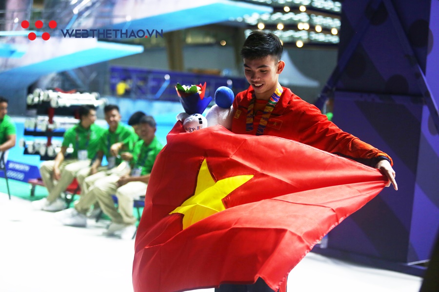 “Kình ngư” Nguyễn Huy Hoàng cảm tạ tình cảm người hâm mộ sau “ngày mở hàng vàng” SEA Games 30