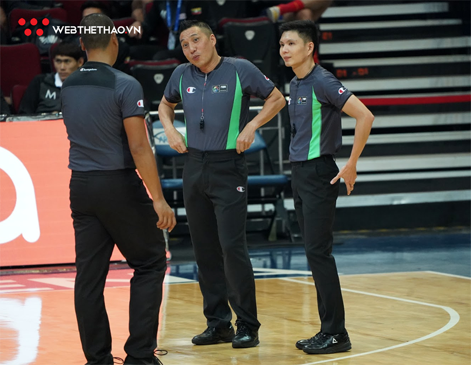Trọng tài nội xuất sắc nhất VBA Triệu Chí Thành tái ngộ đồng nghiệp tại SEA Games 30
