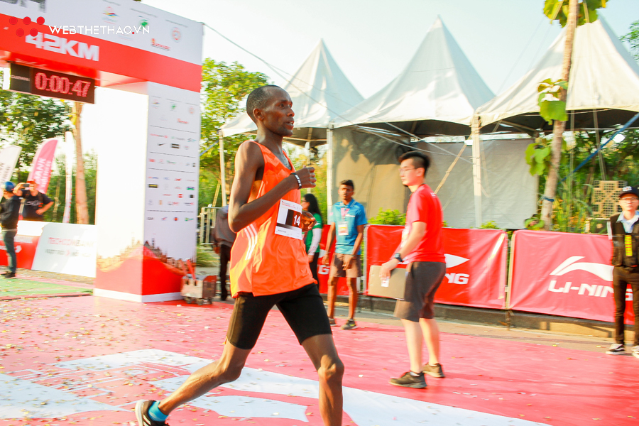 Nhà vô địch Techcombank Marathon HCM 2019 đã phá vỡ kỉ lục của chính bản thân mình