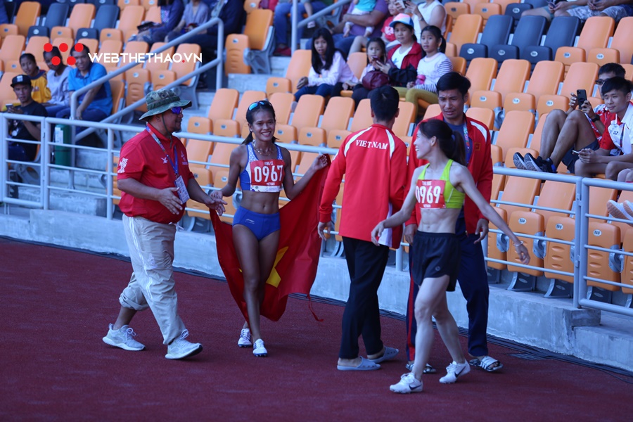 Sau “cú đổ gục marathon”, Hồng Lệ cùng Phạm Thị Huệ thống trị 10.000m SEA Games 30