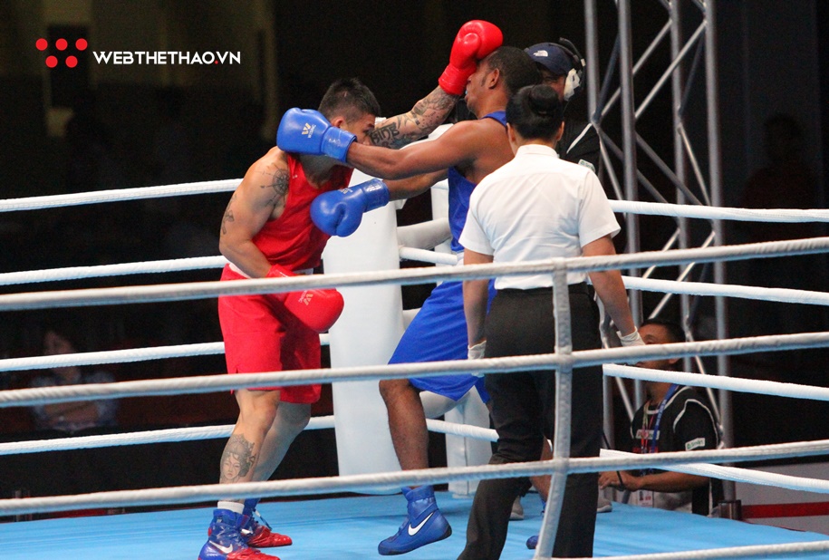 Ánh mắt sợ hãi của võ sỹ Timor-Leste trước khi bị Trương Đình Hoàng hạ knock-out