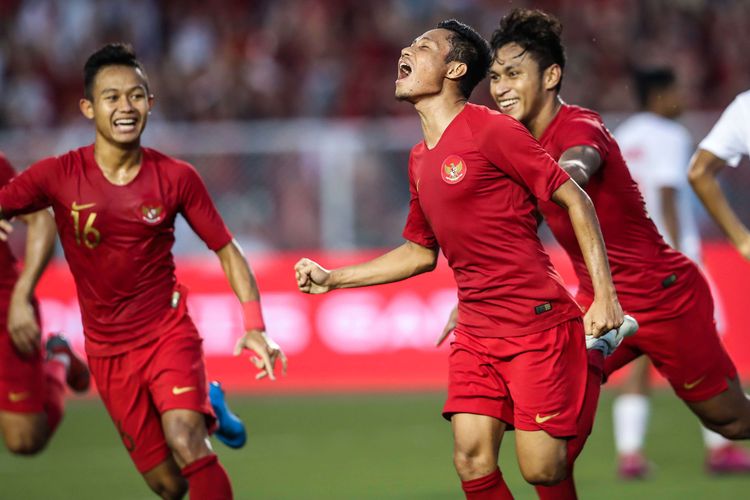 Điểm báo tin tức SEA Games 30 10/12: Tiền đạo số 1 Indonesia “nắn gân” thủ môn Việt Nam