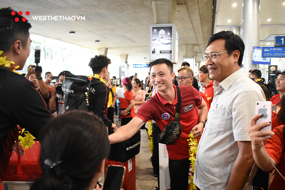 Đội tuyển bóng rổ Việt Nam huy hoàng trở về từ SEA Games với HCĐ lịch sử