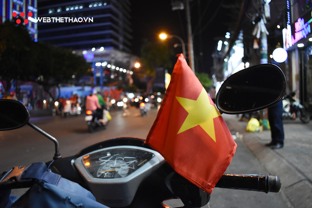 Muôn màu hình ảnh “bão” ăn mừng HCV U22 Việt Nam tại TP.HCM