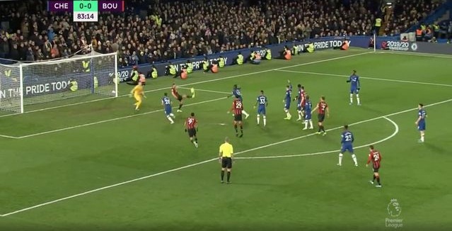 Chelsea gục ngã trước Bournemouth vì công nghệ VAR