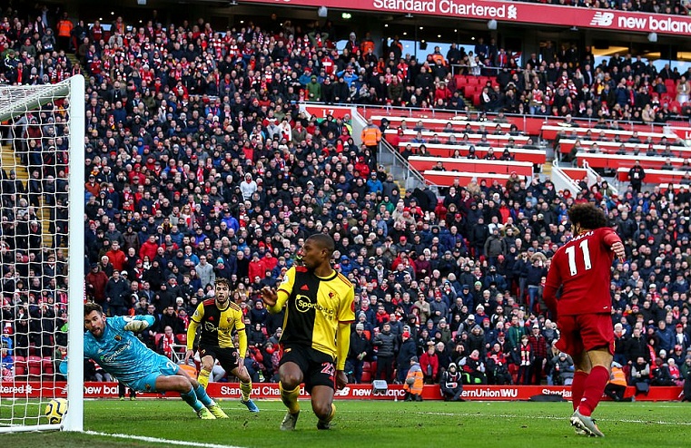 Salah gây bão với bàn thắng bằng cú đánh gót xâu kim cho Liverpool