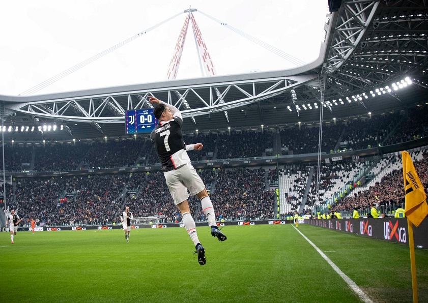 Ronaldo tạo kỷ lục độc nhất vô nhị trong ngày lập cú đúp cho Juventus