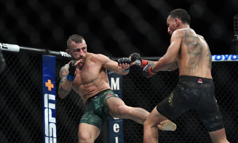 Alexander Volkanovski chiến thắng bất ngờ tại UFC 245, trở thành nhà vô địch Featherweight