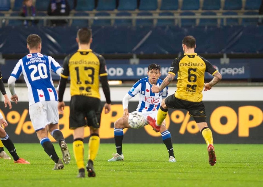 Chùm ảnh: Văn Hậu chính thức ra mắt Heerenveen trong trận thắng tại Cúp QG