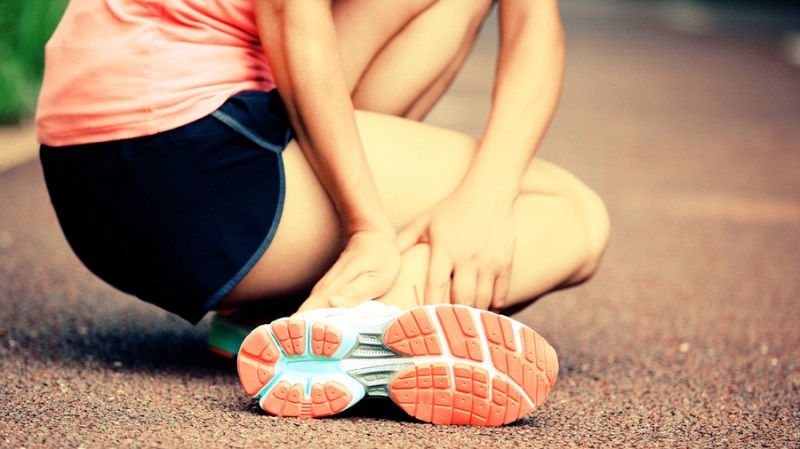 Chấn thương khi chạy bộ. Phần 5: Bong gân mắt cá chân
