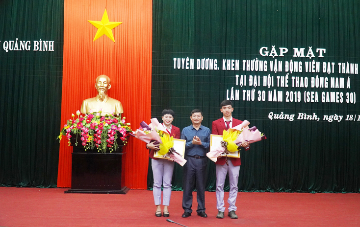 Kình ngư Huy Hoàng và “đả nữ Ngọc La Sát” được Quảng Bình thưởng nóng sau SEA Games 30