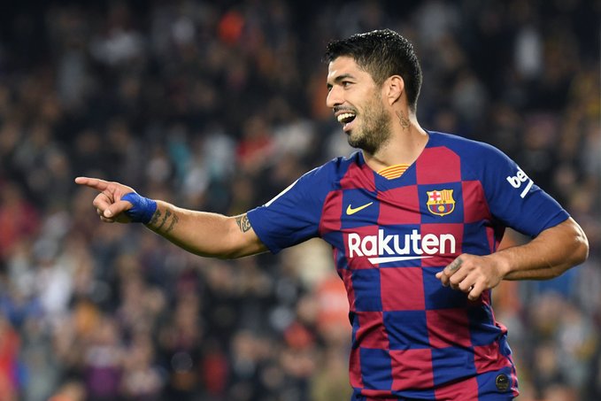 Luis Suarez lập kỳ tích có một không hai giúp Messi cán mốc với Barca