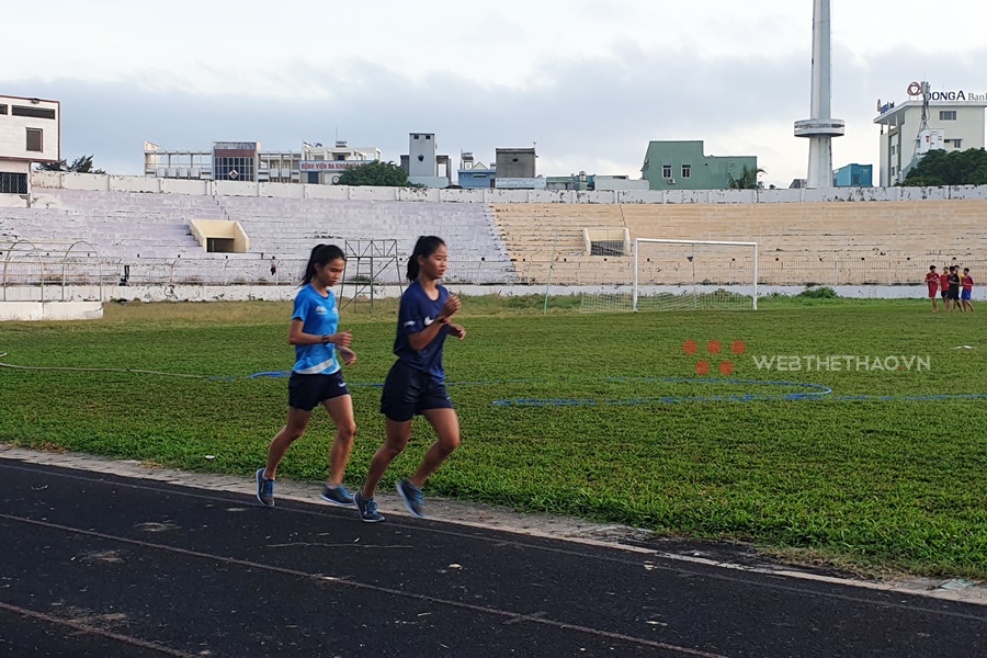 Hồng Lệ trở lại Quy Nhơn “luyện giò” sau HCĐ marathon SEA Games 30 ấn tượng